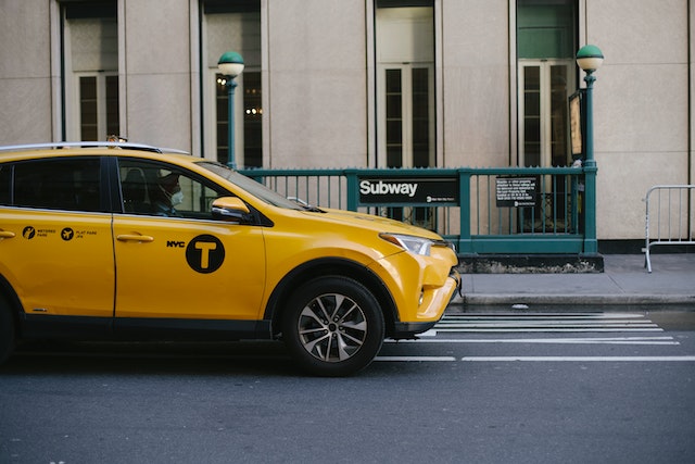 Ei modig, uvaksinert dame rømde frå koronahysteriet i New York by: «Eg ...